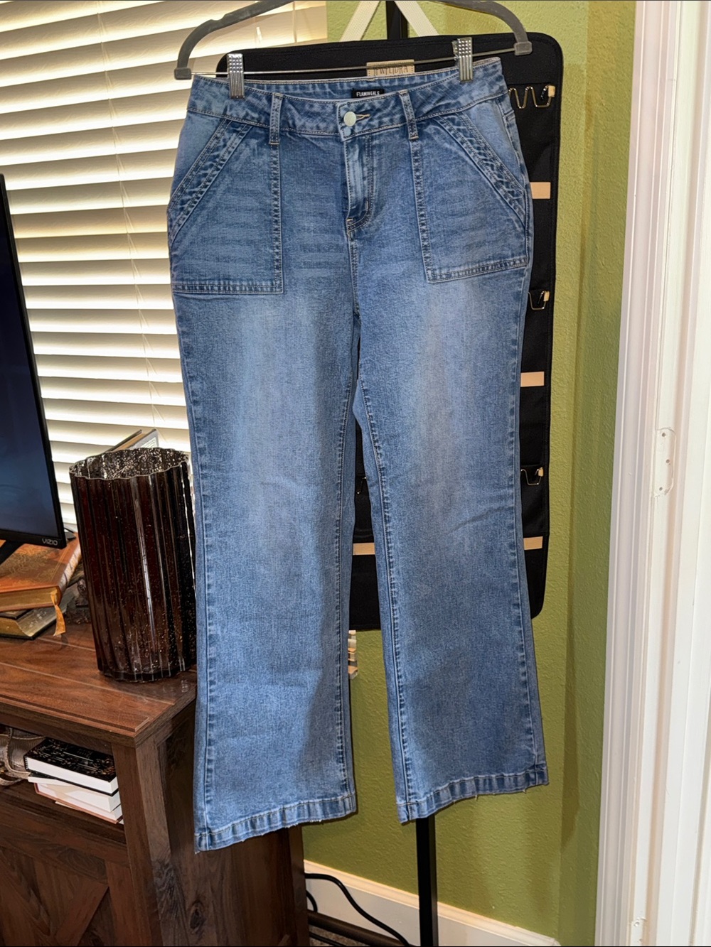 Women's Light Wash Wide Leg Jeans with Patch Pockets